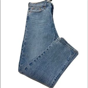 Levis Wedgie Icon Fit Jeans in Tango Light Size 28 NWT